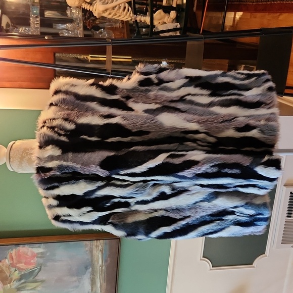 INC International Concepts  Faux fur vest - Picture 2 of 8
